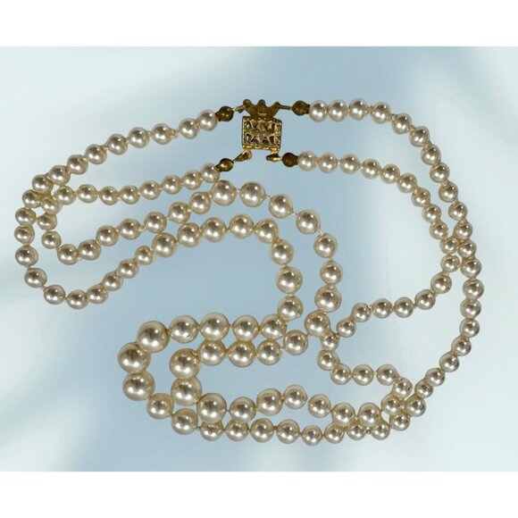 VTG Glass Pearl Necklace 18" Creamy Hand Knotted, Button Earrings, Bracelet - Picture 3 of 8